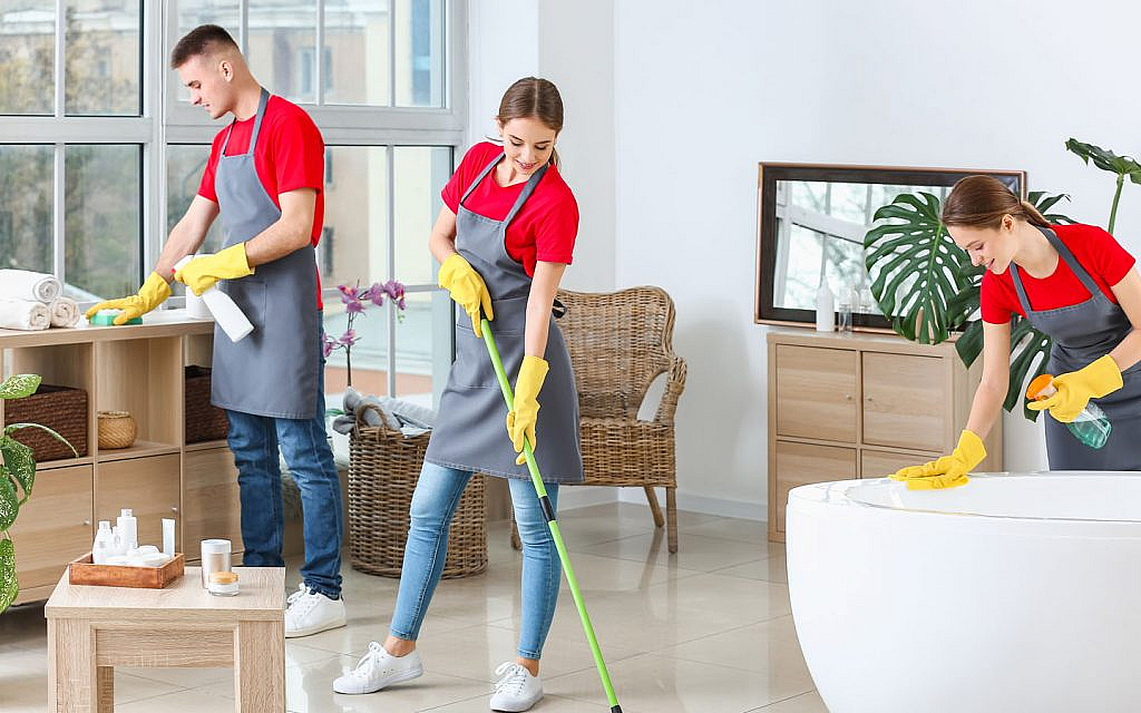 home-cleaning-services-in-Abu-Dhabi-_-Body-4-16-11-22-1024x640